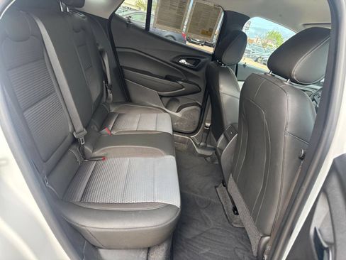Used 2025 Chevrolet Trax LT FWD image 20