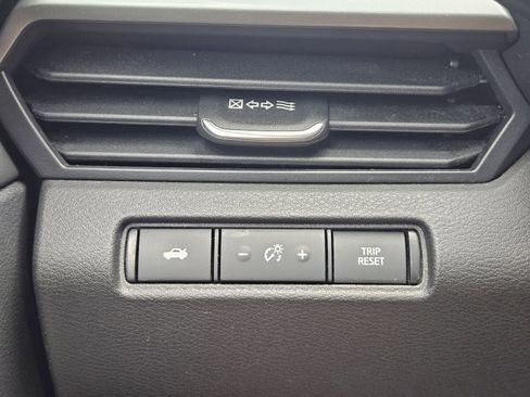 Used 2024 Nissan Altima 2.5 SV FWD image 25