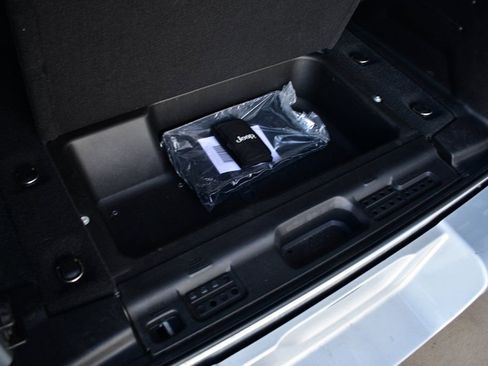 Used 2022 Jeep Wrangler Unlimited Sahara image 29