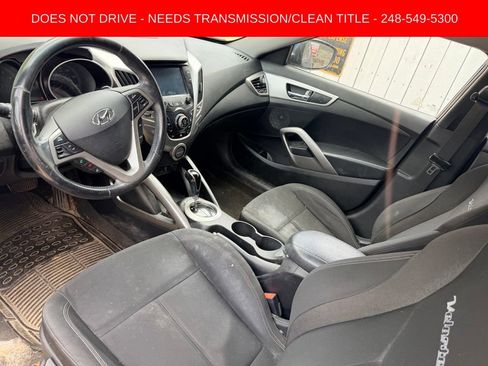 Used 2017 Hyundai Veloster FWD image 3