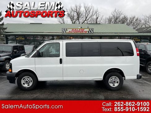 Used 2017 GMC Savana 2500 RWD image 1