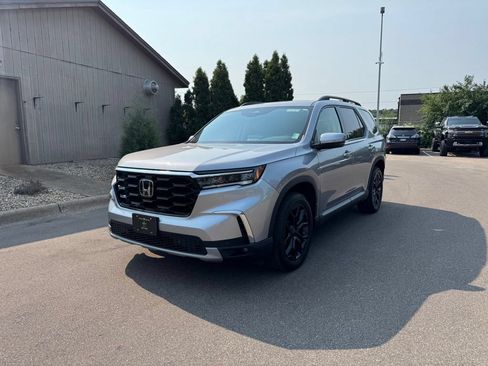 Used 2025 Honda Pilot Touring image 2