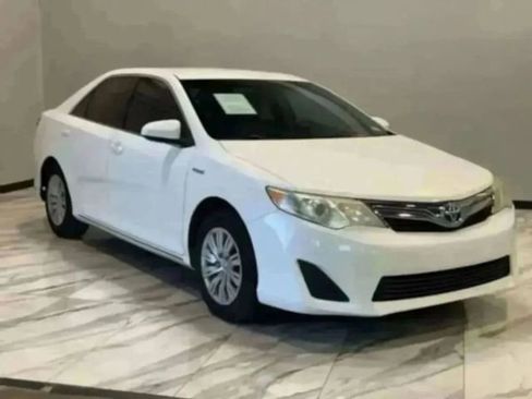 Used 2013 Toyota Camry LE image 25