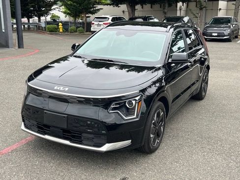 Certified 2025 Kia Niro Wind w/ Wind Preserve Package FWD image 3