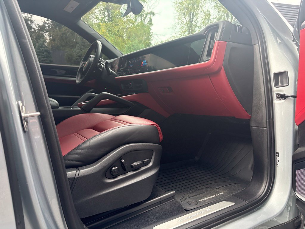 Certified 2024 Porsche Cayenne S AWD/4WD image 16