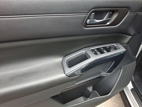 Used 2024 Nissan Pathfinder SV AWD/4WD image 14