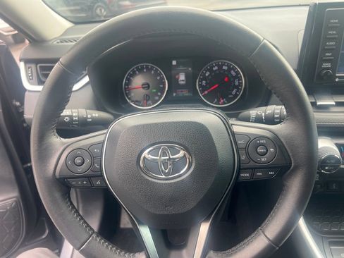 Used 2021 Toyota RAV4 XLE Premium FWD image 9