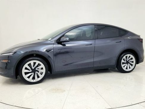 Used 2026 Tesla Model Y Long Range RWD image 5