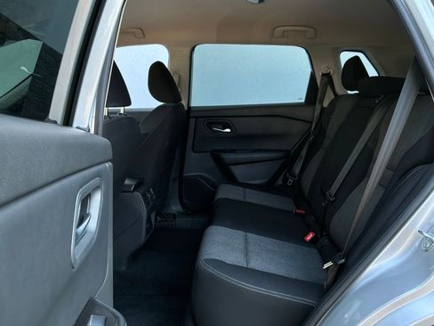Used 2025 Nissan Rogue SV FWD image 12