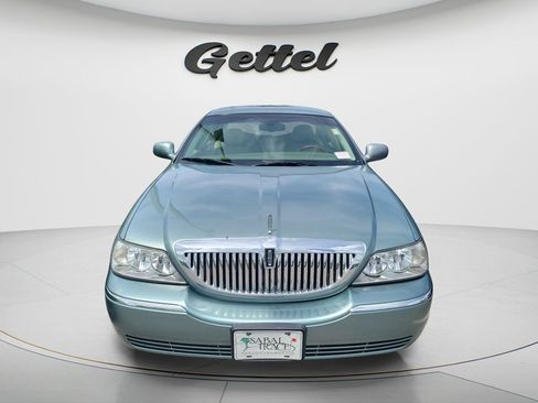 Used 2004 Lincoln Town Car Ultimate image 2