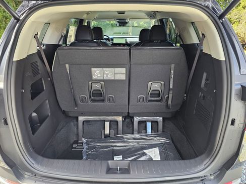 New 2026 Kia Carnival EX image 24