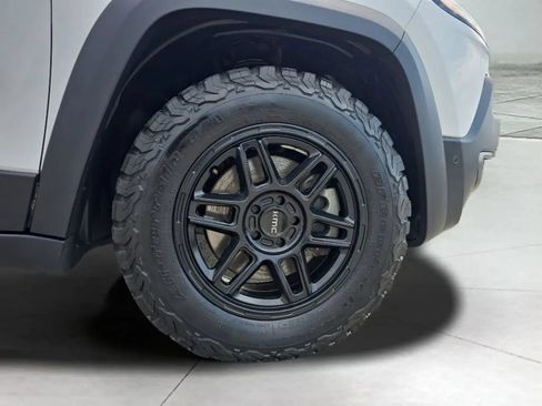 Used 2014 Jeep Cherokee Trailhawk w/ Technology Group AWD/4WD image 35