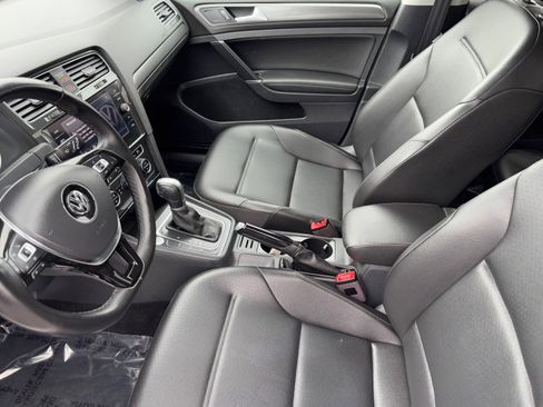 Used 2019 Volkswagen Golf S image 19