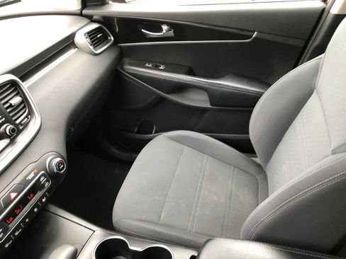 Used 2019 Kia Sorento AWD V6 image 30