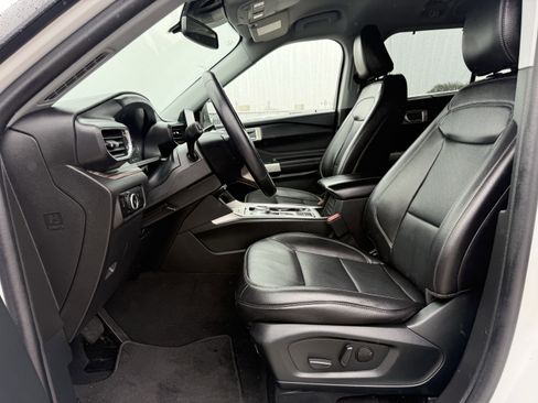 Used 2023 Ford Explorer Limited image 26