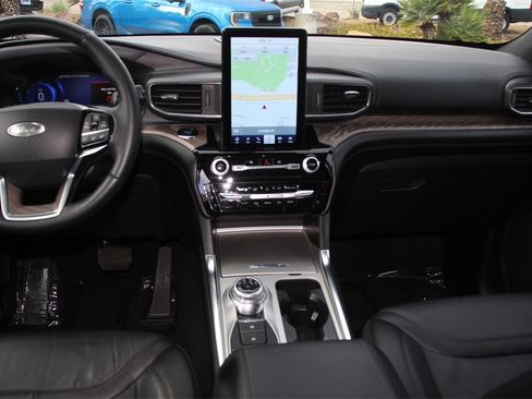 Certified 2022 Ford Explorer Platinum w/ Equipment Group 601A image 20