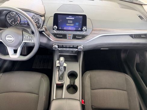 Used 2025 Nissan Altima 2.5 SV FWD image 17