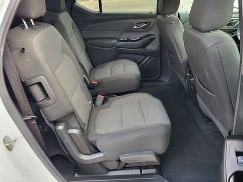 Used 2023 Chevrolet Traverse LT image 11