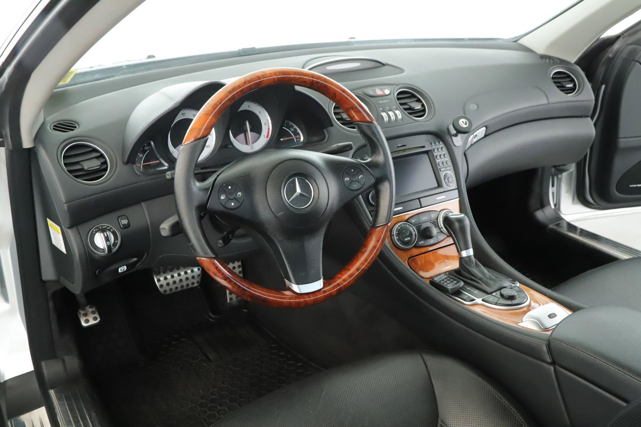 Used 2009 Mercedes-Benz SL 550 image 2
