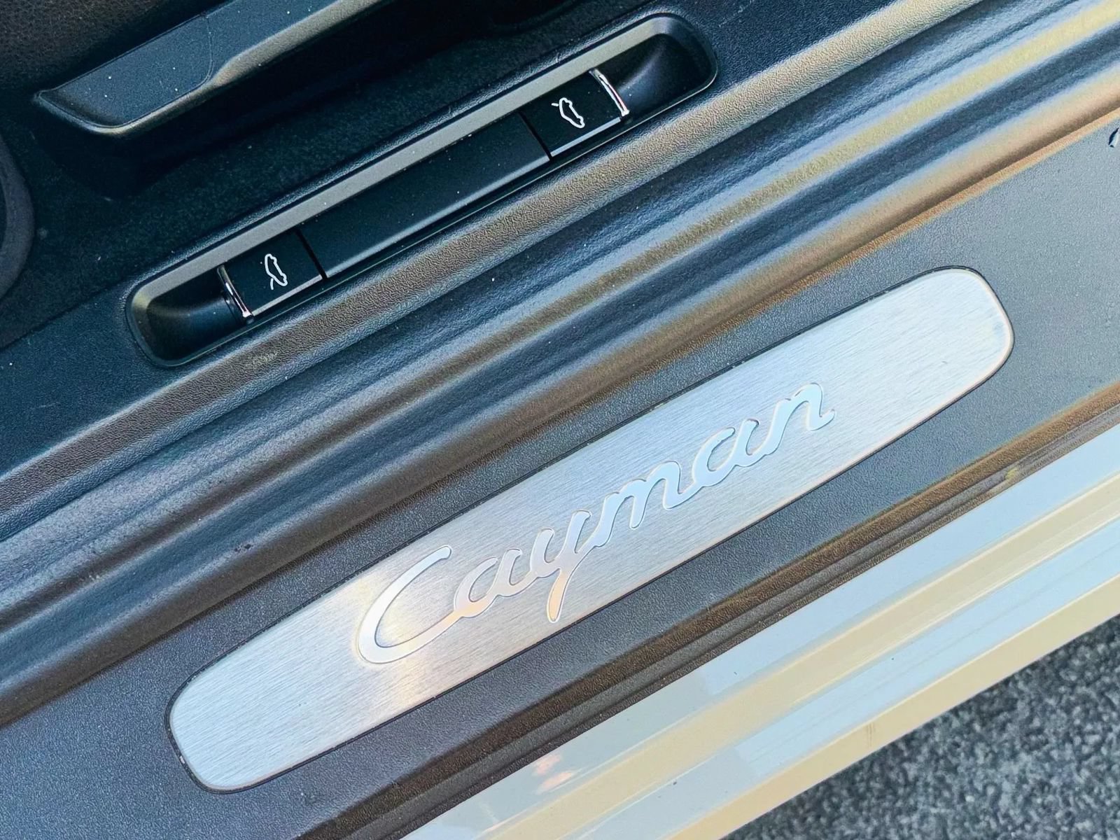 Used 2018 Porsche 718 Cayman RWD image 24