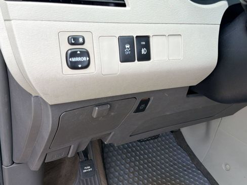 Used 2013 Toyota Sienna LE FWD image 17