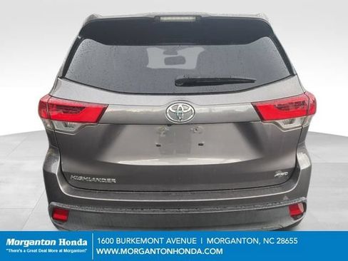 Used 2017 Toyota Highlander LE AWD/4WD image 7