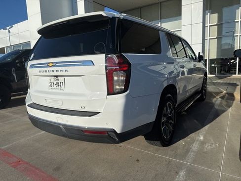 Used 2022 Chevrolet Suburban LT w/ Luxury Package image 3