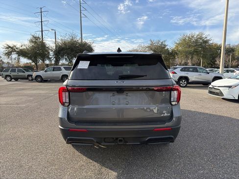 Used 2025 Ford Explorer ST-Line w/ ST-Line Street Pack image 4
