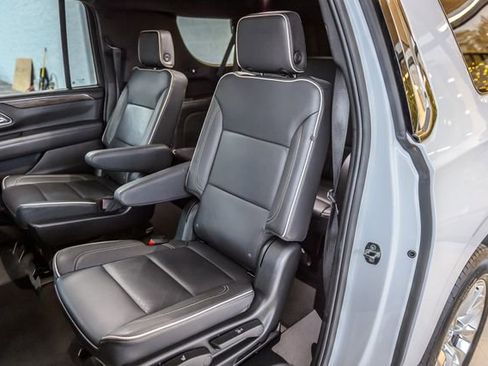 Used 2023 Chevrolet Suburban Premier image 22