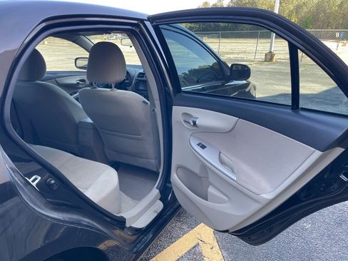 Used 2013 Toyota Corolla LE image 17