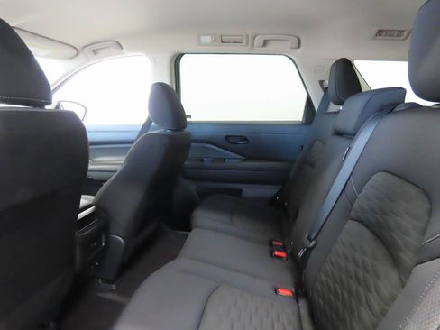 Used 2023 Nissan Pathfinder S FWD image 16