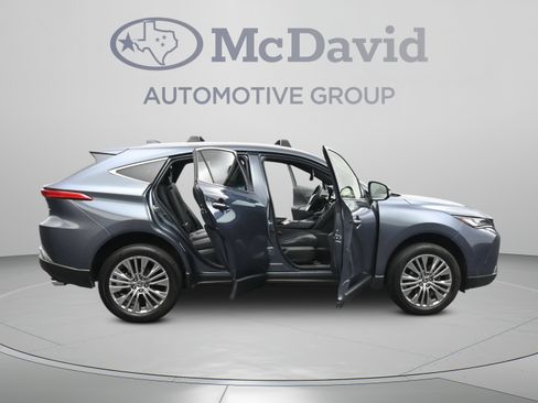 Used 2022 Toyota Venza XLE AWD/4WD image 40