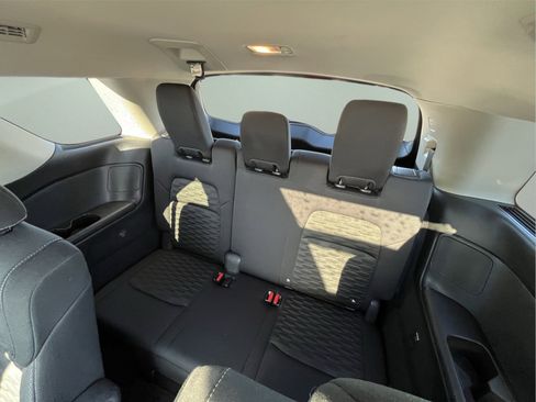 Used 2022 Nissan Pathfinder SV w/ SV Premium Package image 32