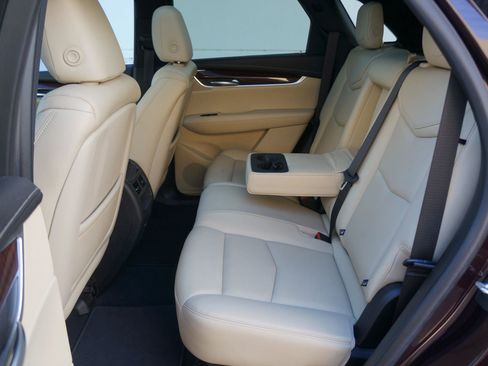 Used 2018 Cadillac XT5 Luxury w/ Driver Awareness Package image 31