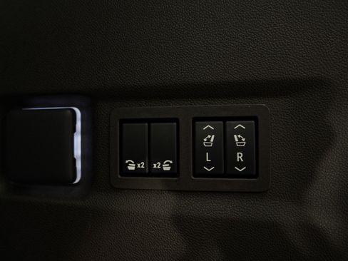 Used 2023 GMC Yukon XL SLT image 11