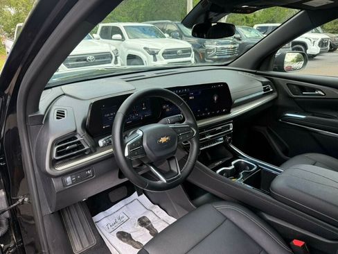 Used 2026 Chevrolet Traverse LT FWD image 3
