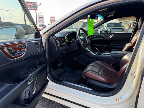 Used 2018 Lincoln Continental Reserve w/ Continental Climate Package image 24