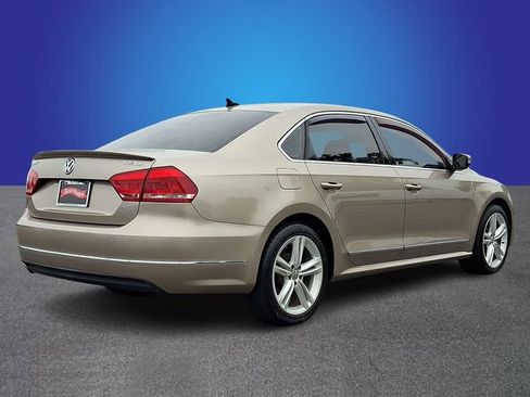Used 2015 Volkswagen Passat TDI SEL Premium FWD image 4