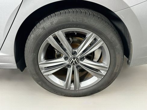 Used 2024 Volkswagen Jetta SE FWD image 11