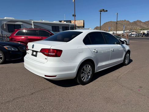 Used 2015 Volkswagen Jetta SE FWD image 4
