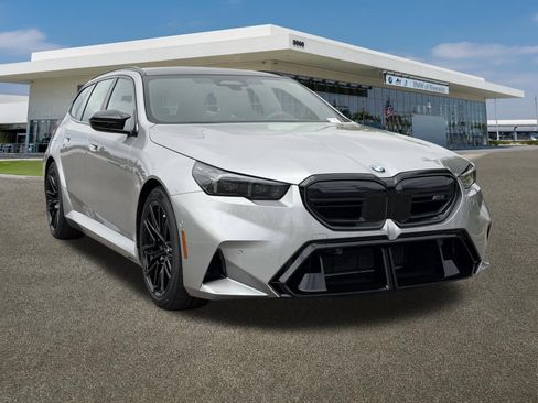 New 2026 BMW M5 Touring AWD/4WD image 2