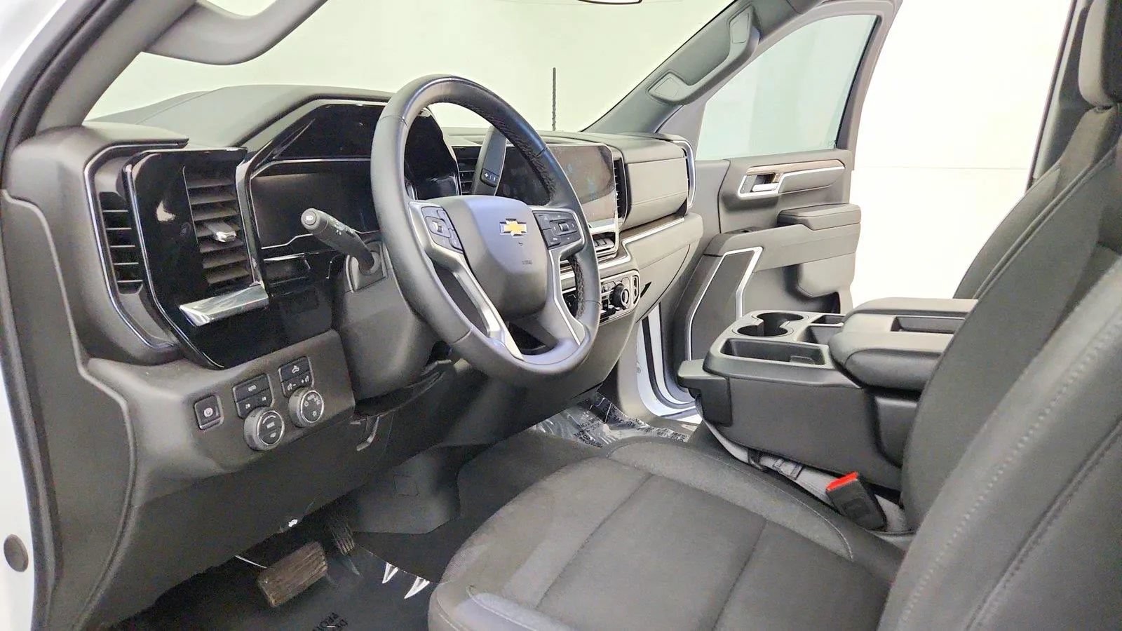 Used 2024 Chevrolet Silverado 1500 LT AWD/4WD image 14