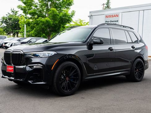 Used 2020 BMW X7 M50i w/ Dynamic Handling Package AWD/4WD image 3