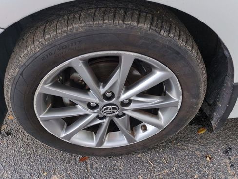 Used 2017 Toyota Prius V image 10