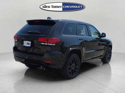 Used 2020 Jeep Grand Cherokee Altitude image 4