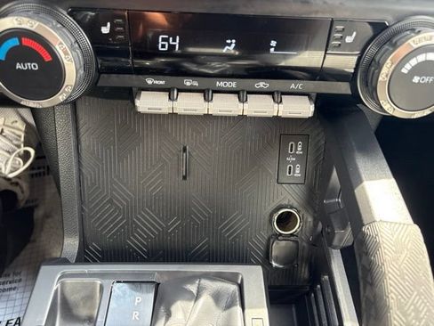 Used 2025 Toyota Tacoma TRD Sport AWD/4WD image 18