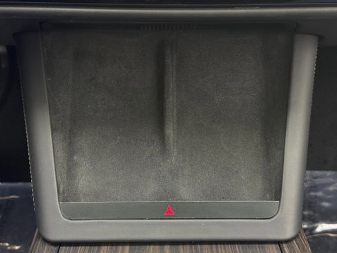 Used 2022 Tesla Model X image 31