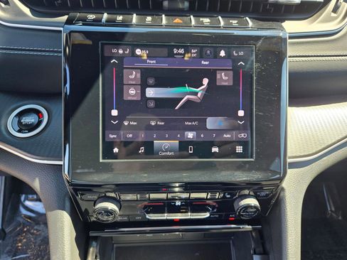 Used 2025 Jeep Grand Cherokee L Altitude image 17