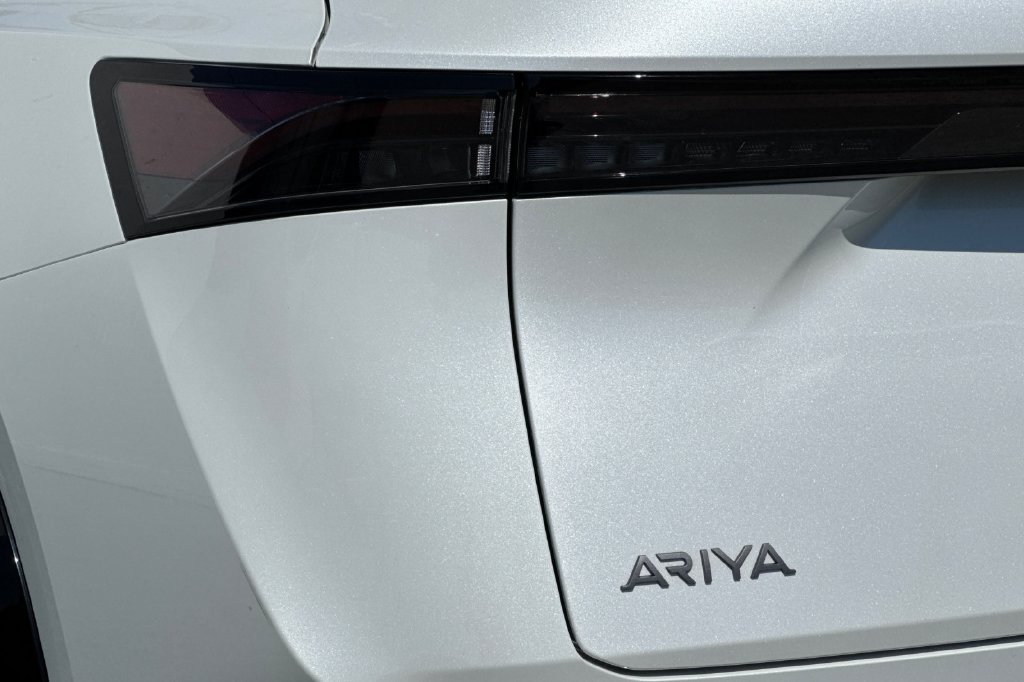 Used 2024 Nissan Ariya FWD image 26