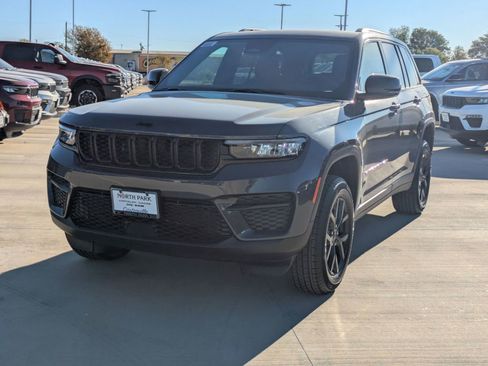 New 2025 Jeep Grand Cherokee Laredo RWD image 7